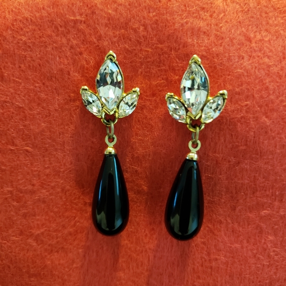 Stretch Bracelet & Teardrop Earrings - Picture 2 of 4